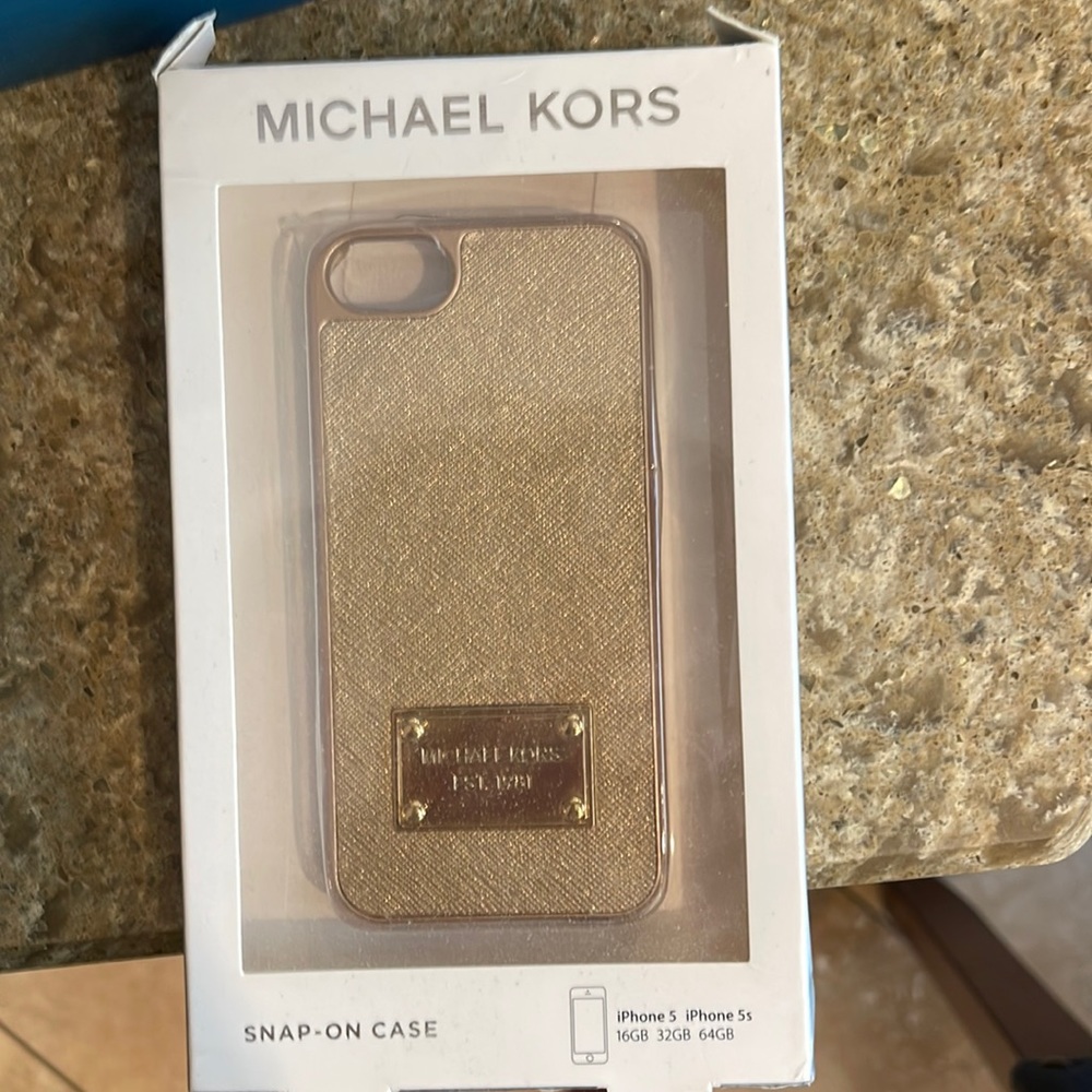Michael Kors iPhone 5s snap on case. New